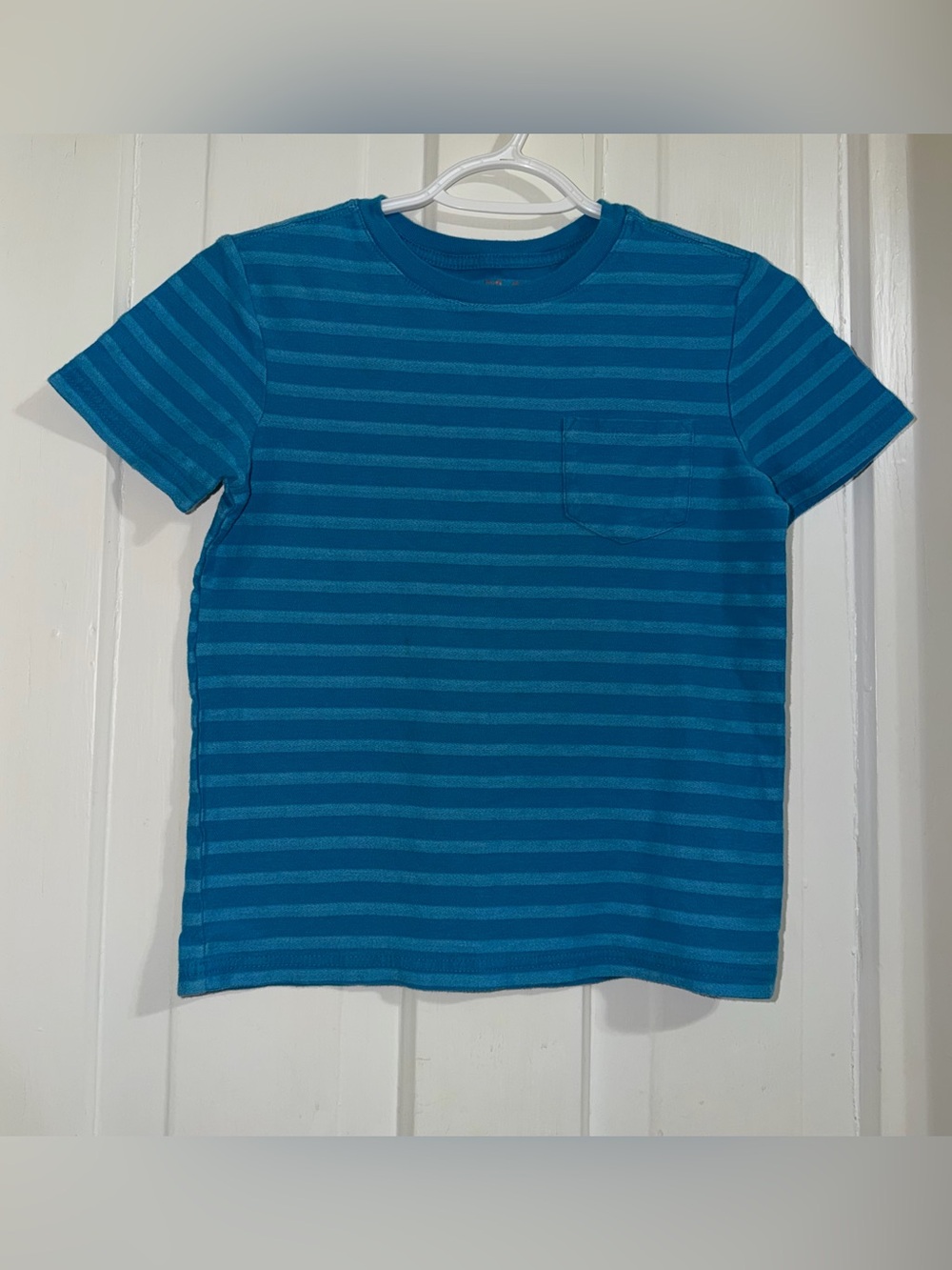 Cat & Jack boys size medium 8/10 shirt blue Striped Pocket Tee
